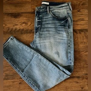 KanCan light wash skinny jeans